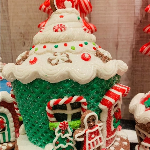 Illuminated Gingerbread Waffle Candy Cupcake House - Picture 3 of 8